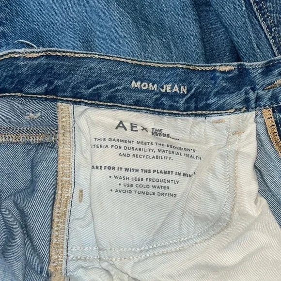 American Eagle Outfitters Stretch Mom Jean - Picture 12 of 12